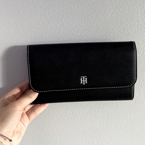 Tommy Hilfiger Handbags - Tommy Hilfiger black wallet